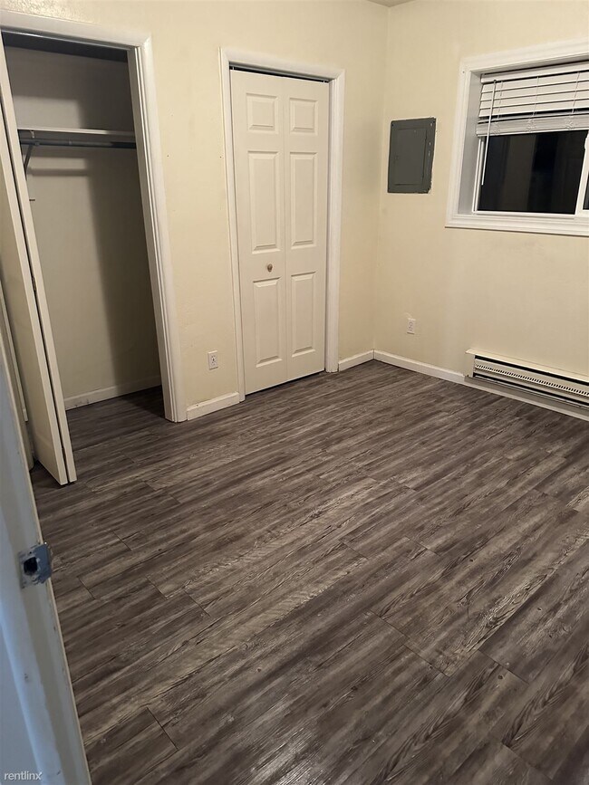 Photo - 2 br, 1 bath 4plex - 5033 Hawthorne Road 4