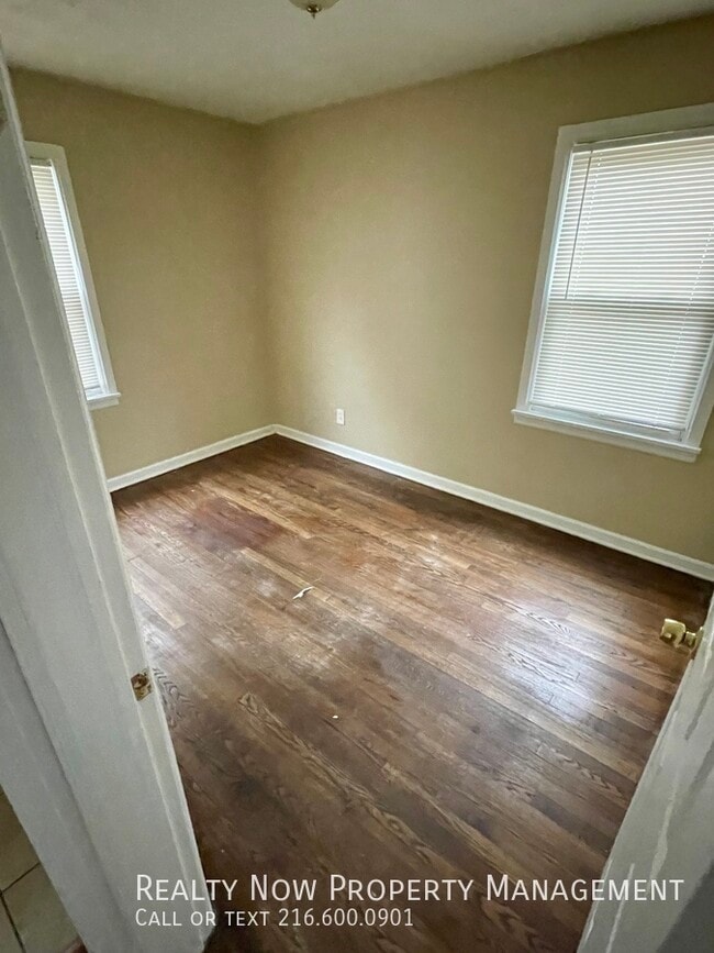 Photo - 5333 Hollywood Ave