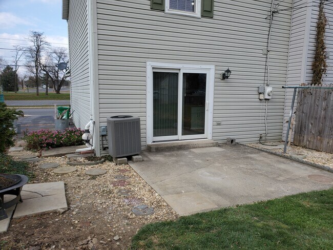 Photo - 629 Hamilton St