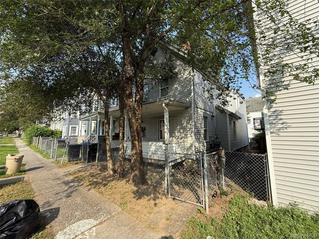 Building Photo - 190 Winnikee Ave Rental