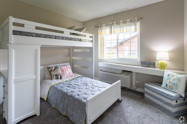 2BR, 1BA - 801SF