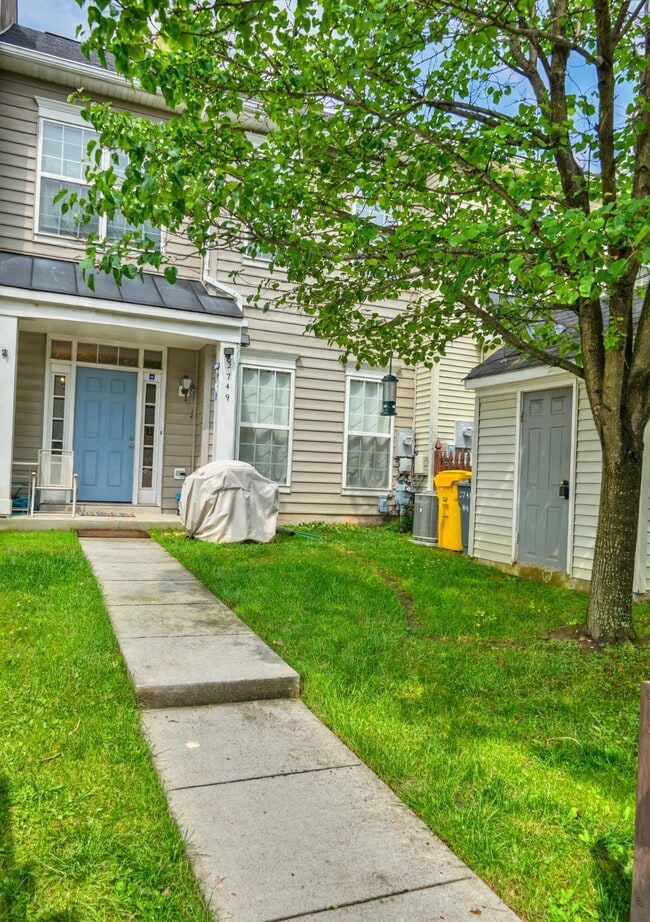Photo - 2749 Middle Neck Rd