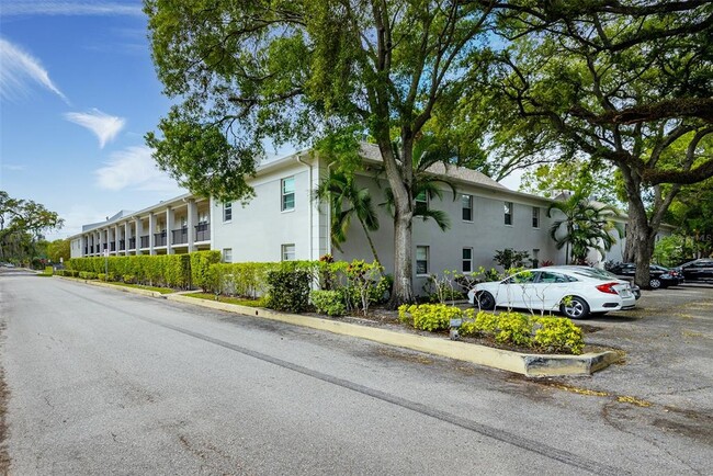 Building Photo - 5221 Bayshore Blvd Unit 42 Rental