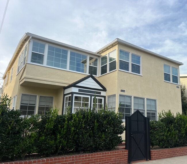 Building Photo - 45 Coronado Ave Unit 45 Coronado