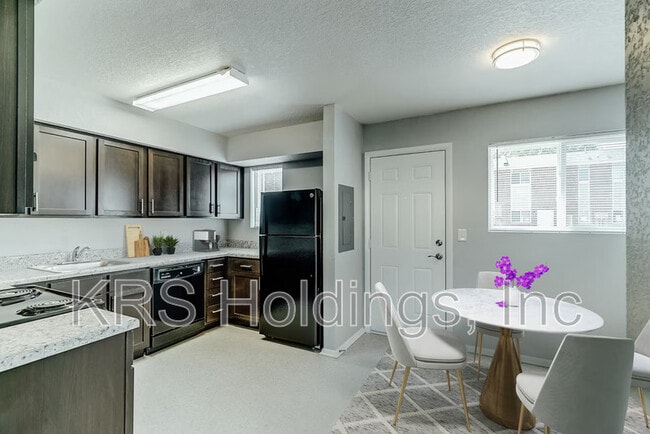 Building Photo - 855 41st St