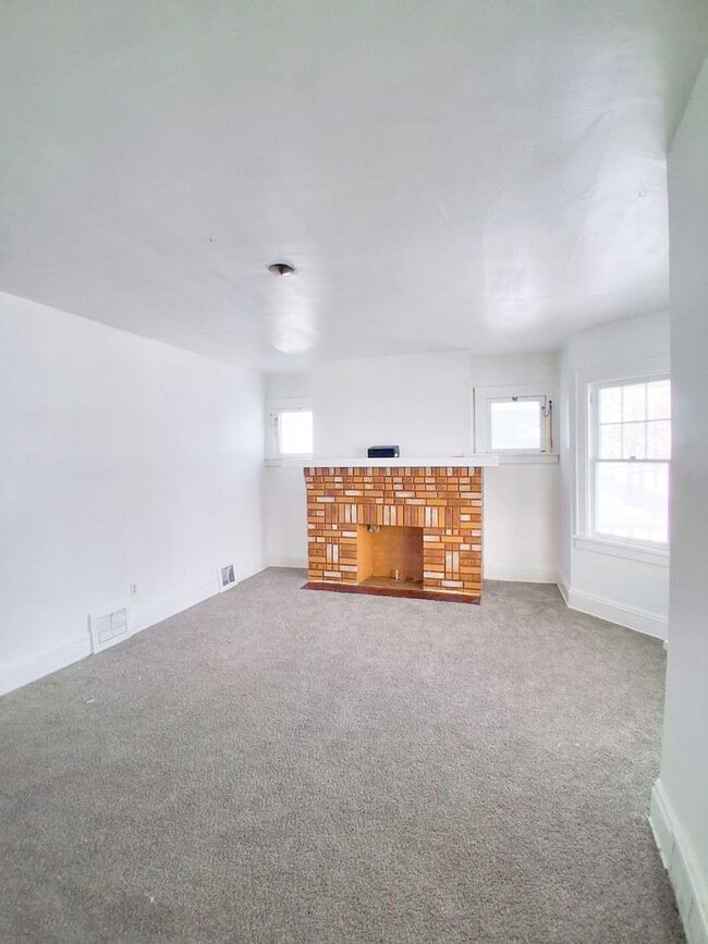 Building Photo - 4772 E 90th St Unit Up