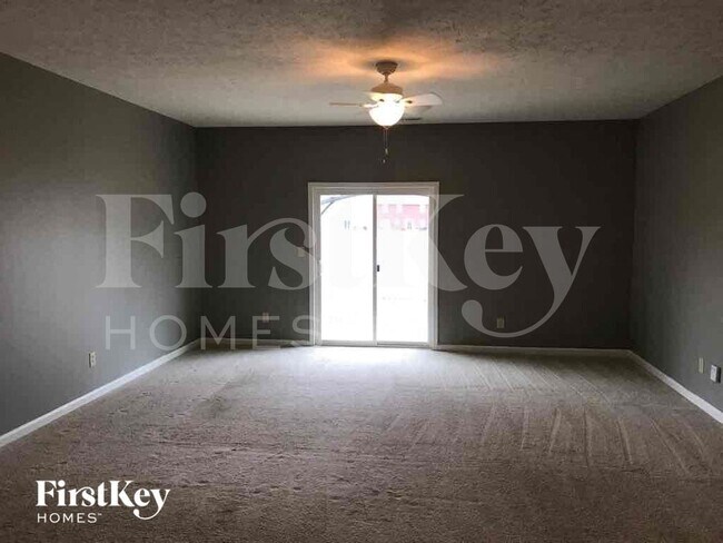 Photo - 562 Farnham Dr