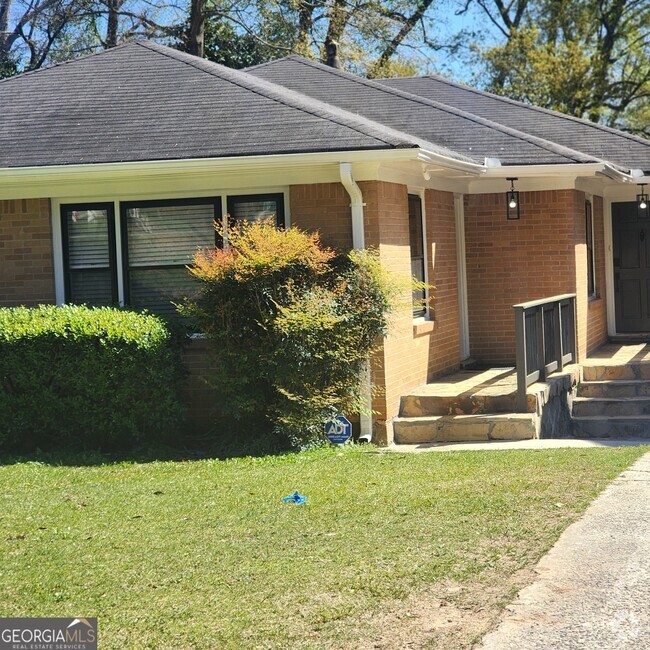 Building Photo - 451 Wimbledon Rd NE Rental