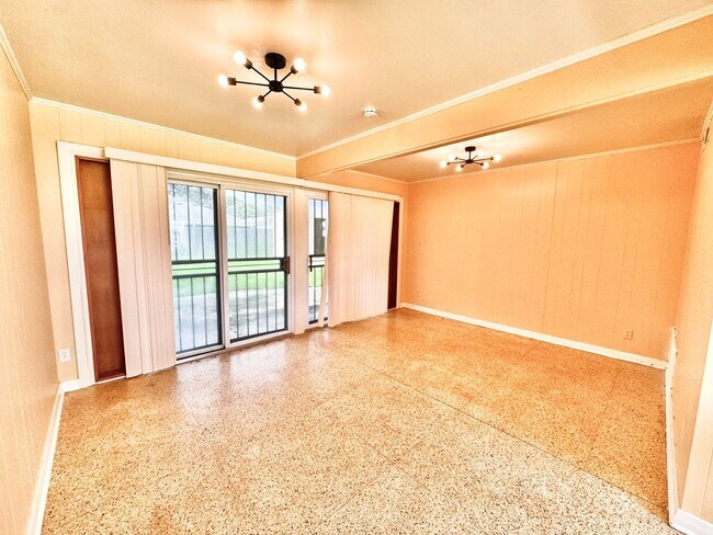 Photo - 2655 Hyman Pl