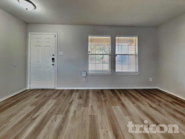 Photo - 160 Hinge Path