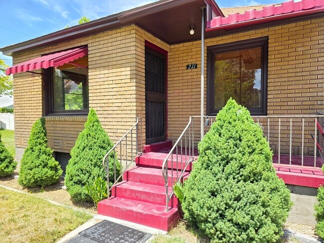 Photo - 211 Maple St