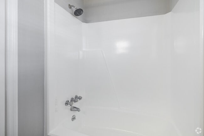 2BR, 1.5BA Townhouse - 980SF - Primary Bathroom