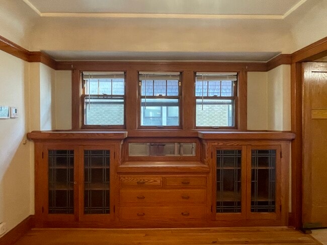 Comedor empotrado - 2567 N 61st St Unidad 2567