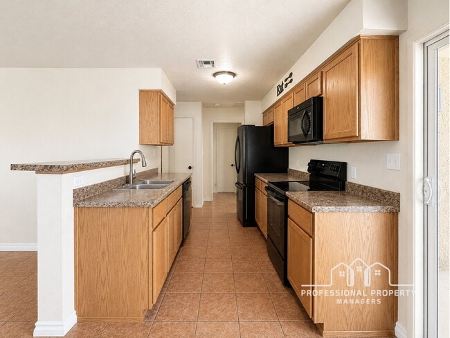 Photo - “Cozy 3-Bedroom, 2-Bathroom Home in Desert Oasis”