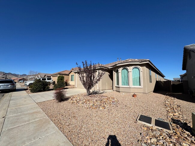 Photo - 4BR/2.5BA/2CG, 2057 sq.ft. rental with DOG RUN in Sierra Vista, AZ