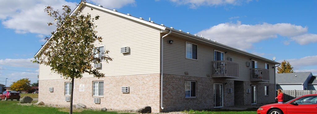 Lynwood Apartments - Lynwood Apartments