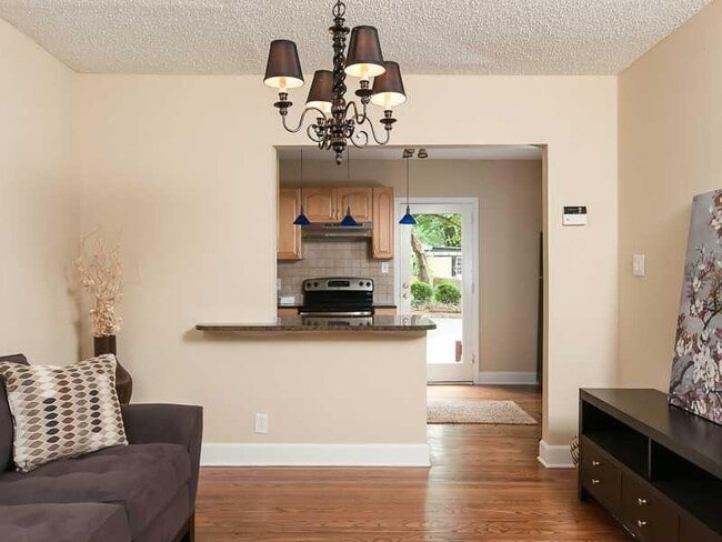 Photo - 2380 Strathmore Dr NE