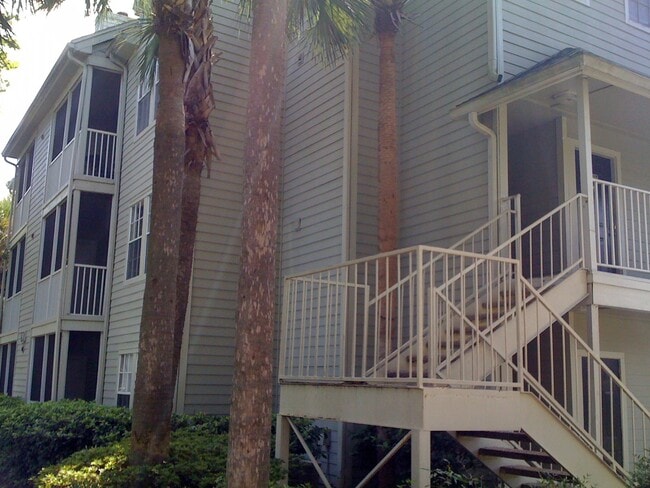 Building Photo - Live in Metrowest! 2nd Floor, 1/1 Condo