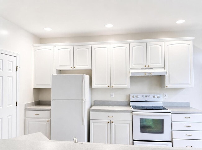 Photo - Elegant 3-Level Brick Front Townhome with 3 Bedrooms, 2.5 Baths & 1-Car Garage in South Riding