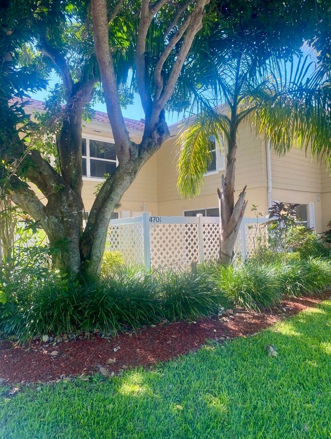 Photo - 4701 Roxbury Ct