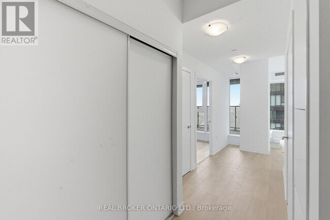 Photo - 1 Quarrington Ln Unité 2105