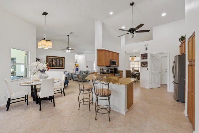 Photo - 1935 Primrose Ln