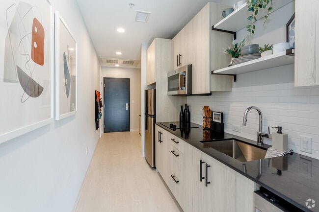 Studio, 1BA - 419 SF