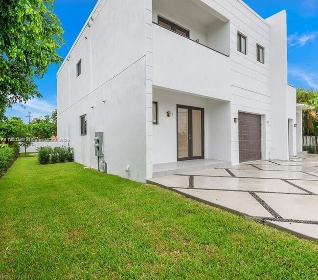 Photo - 824 SW 74th Ct