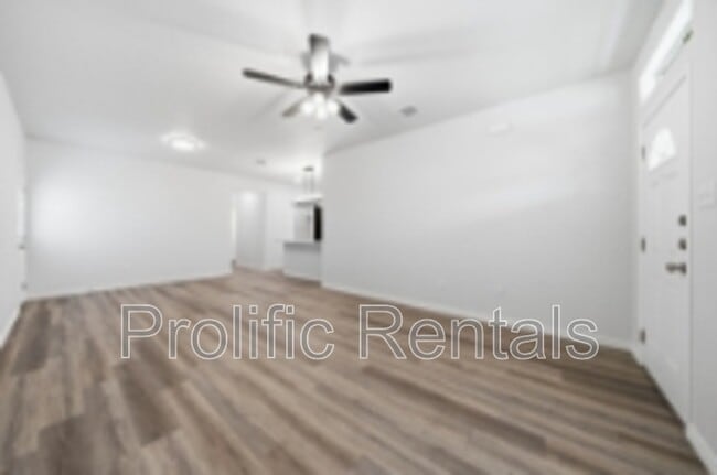 Photo - 101 Leon Ln