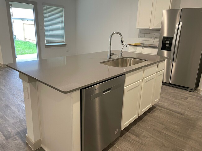 Photo - 7719 Golden Rubia Ln