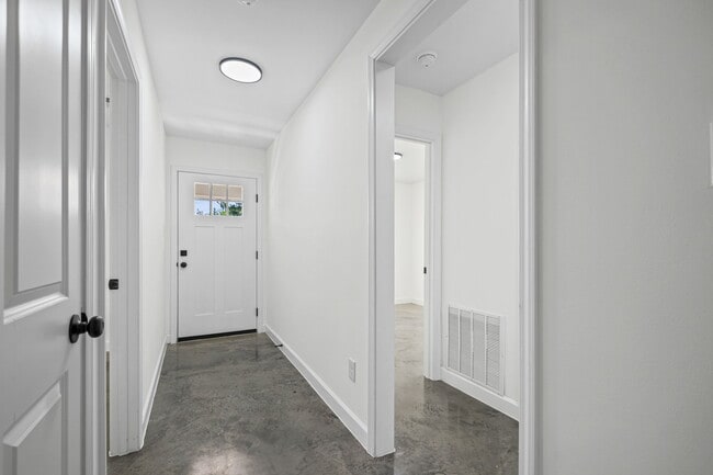 Photo - 1061 N Avalon St