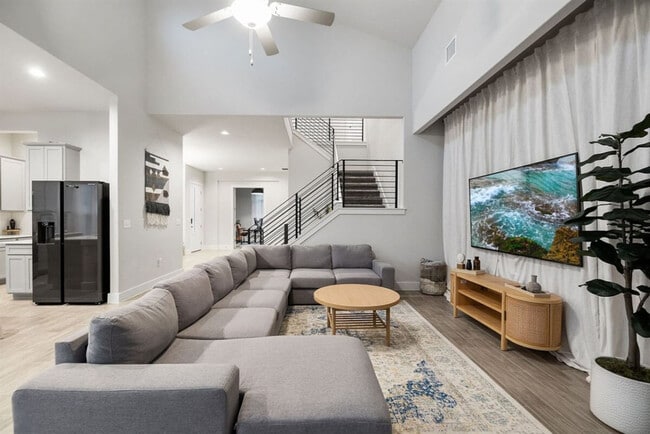 Photo - 11102 1/2 Charger Wy Unidad ID1363554P