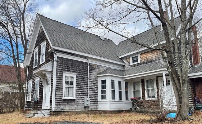 Building Photo - 822 Main St Unit 2