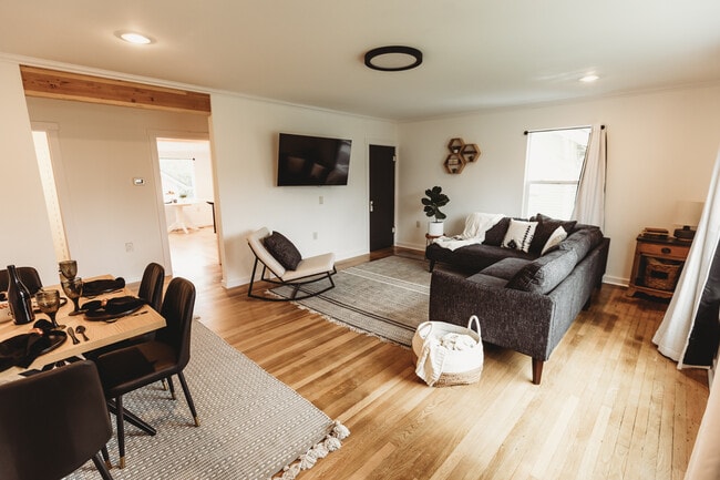 Photo - 207 E 9th St