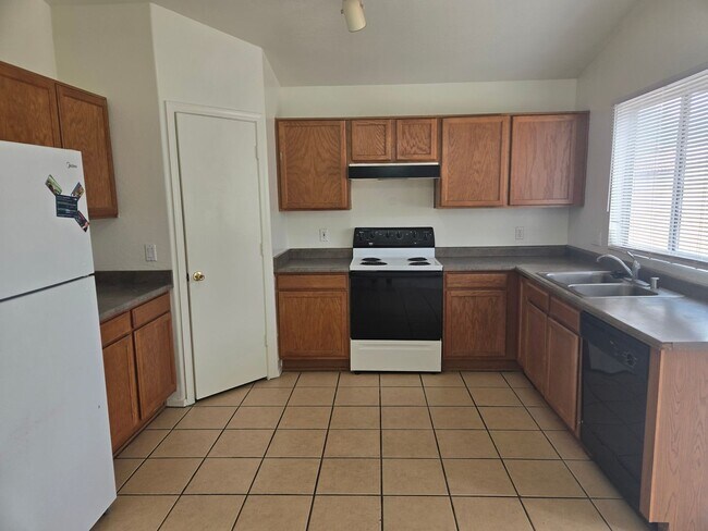 Photo - Coming Soon! A cozy 3 bed, 2 bath, located in El Mirage (Available 05/15/26)