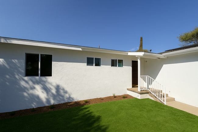 Building Photo - BRAND NEW REMODEL (2026) - Large 9 Bedroom House on Faber