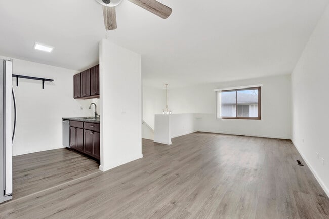 Photo - 205 W Winchester Rd