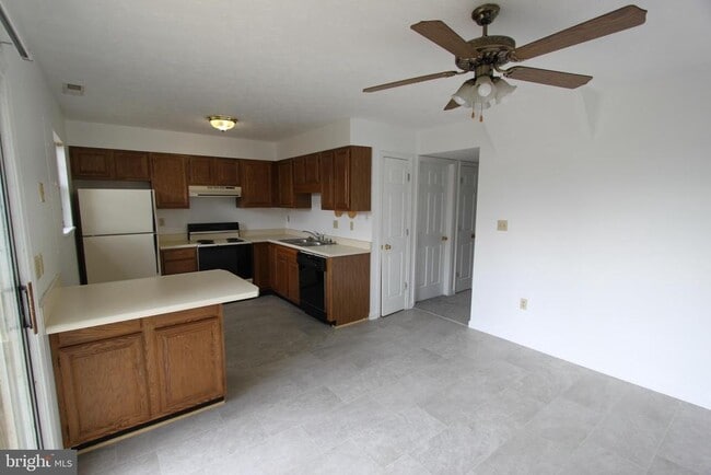 Photo - 160 Stadium Cir