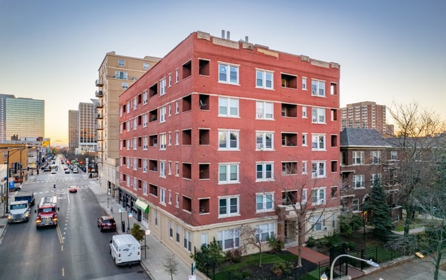 Photo - 4364 N Kenmore Ave Apartments