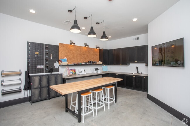 Craft Room - The Jade at Avondale