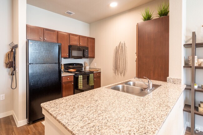 2 BR, 2 BA 919 SF