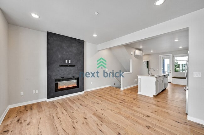 Photo - 2 BED & 2.5 BATH TOWNHOUSE FOR RENT