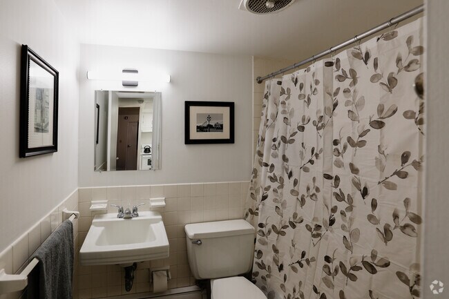 1 habitación, 1 baño - 700 pies cuadrados - Baño