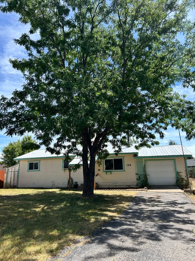 Building Photo - 154 S Los Pinos Dr