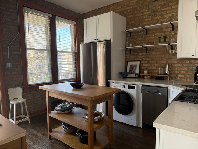 Photo - 2842 W Augusta Blvd Unit 2W