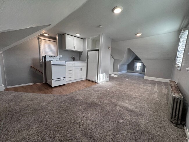 Building Photo - 202 N 5th St Unit 3rd FL Studio White 16