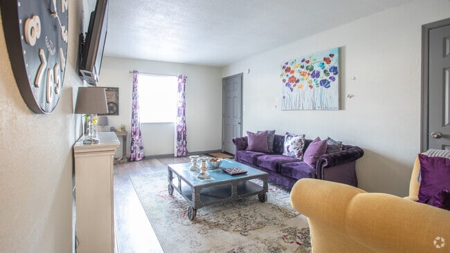 2BR,1BR,950SF