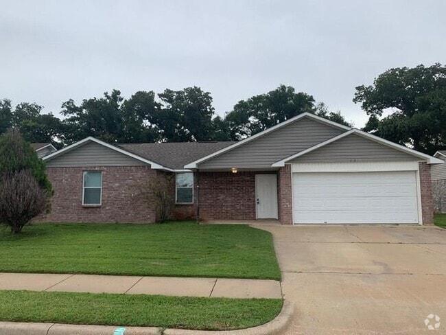 Building Photo - Granbury 3/2/2 coming soon!! Rental