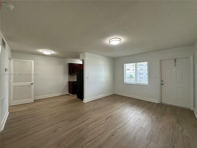 Photo - 110 NE 19th Ave Unit 14