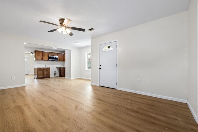 Photo - 1127 Harris Way